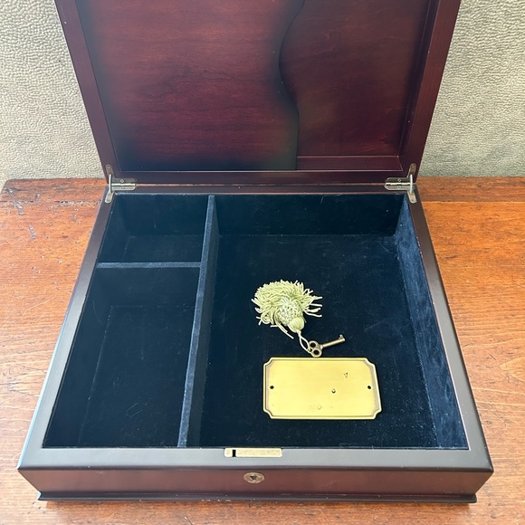 Vintage 1999 The Bombay Company Mahogany & Velvet Memory Keepsake Jewellery Box - Picture 2 of 8